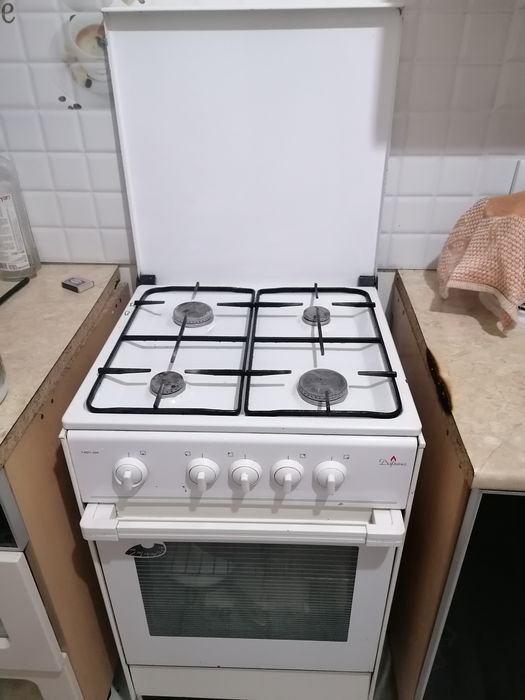 Продам срочно газ плиту