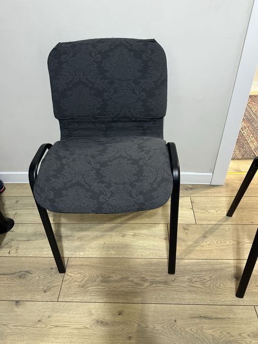 Стул офисный есть 2 шт