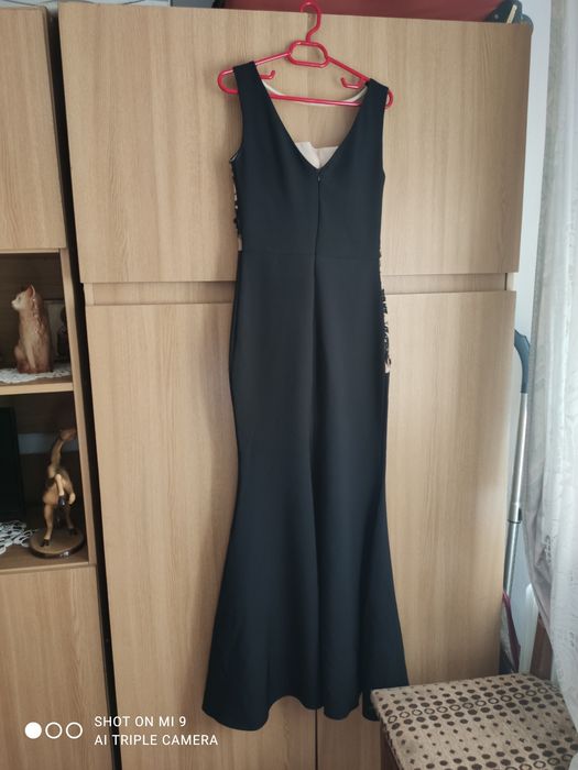 Rochie lunga neagra - bej cu dantelă  de lux.Este tip sirenă.