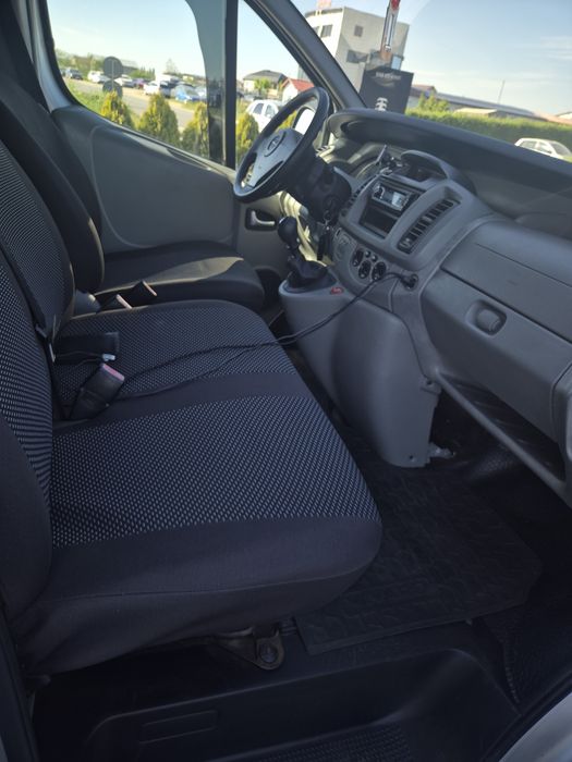 Opel vivaro 8+1 pasul lung usi batante