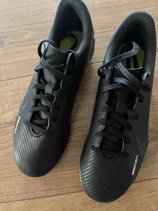 Adidasi fotbal nike marimea 35.5