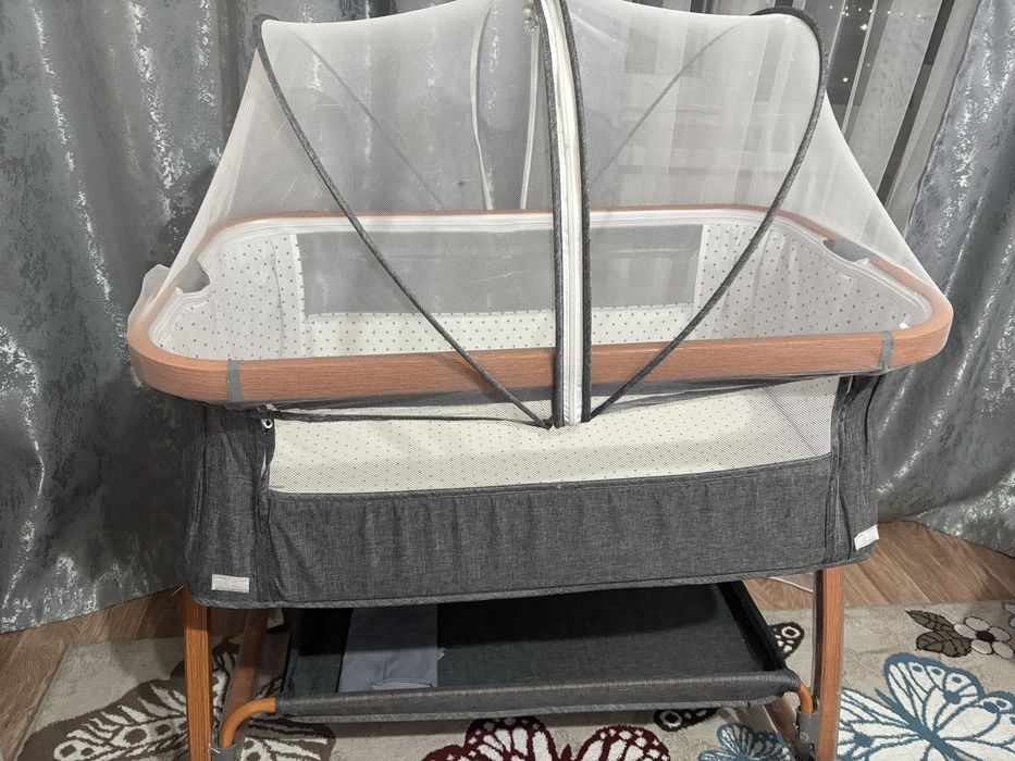 Манеж на колёсиках вместе с коконом