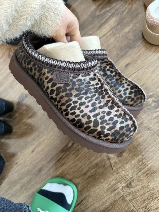 Ugg Tasman noi cu eticheta