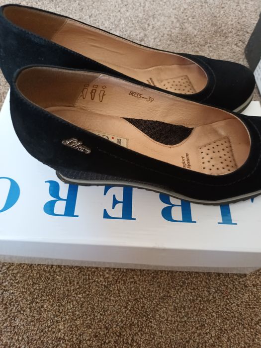 Обувки от естествен велур