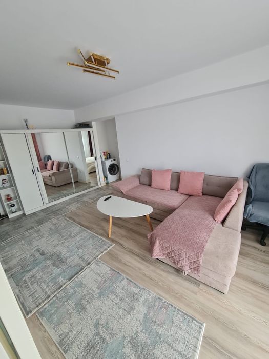 Vand apartament cu 2 camere situat pe Soseaua Iasi-Voinesti, loc de parcare inclus .