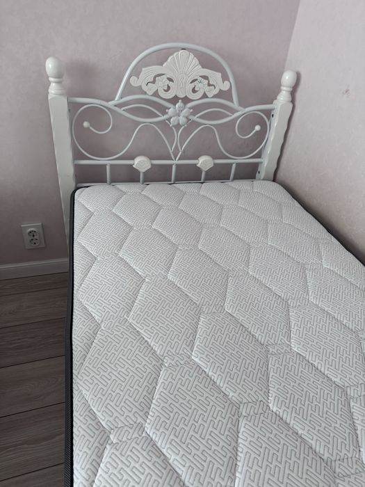 Продам кровати с матрасом
