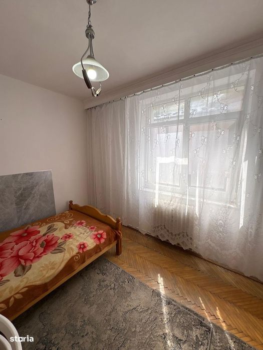 gars 20 mp la vila in copou , 2 bai bucatarie la 4 min de univ cuza