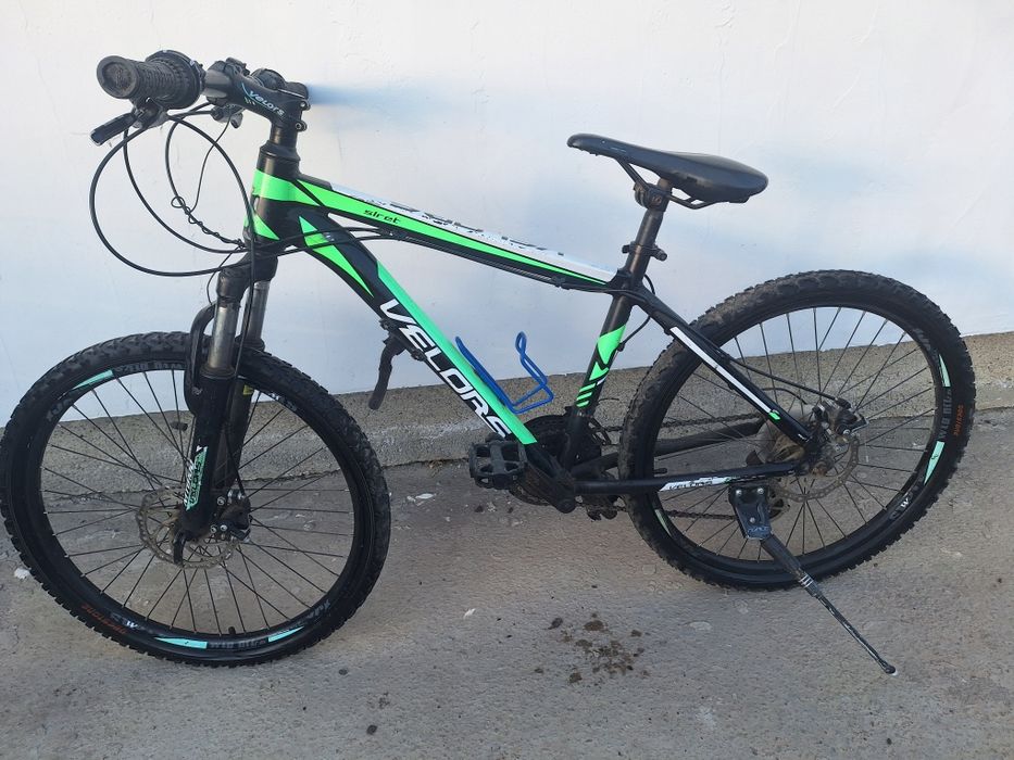 Vand trei biciclete
Venture 500 lei 26 inc
Velros 600 lei aluminiu 24 ich
BMX 700 lei