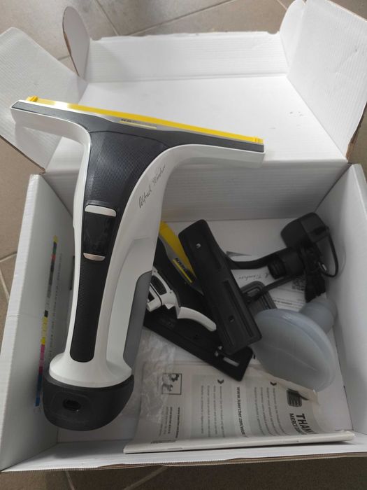 Curățător de geamuri fără fir Kärcher WV 7 Signature Line, Durată de viață a bateriei: 100 min, Afișaj LED, 2 duze de aspirare