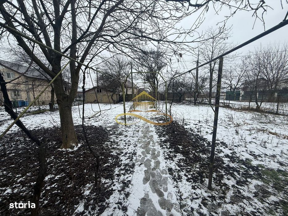 Casa batraneasca cu teren de vanzare in Lilieci Bacau