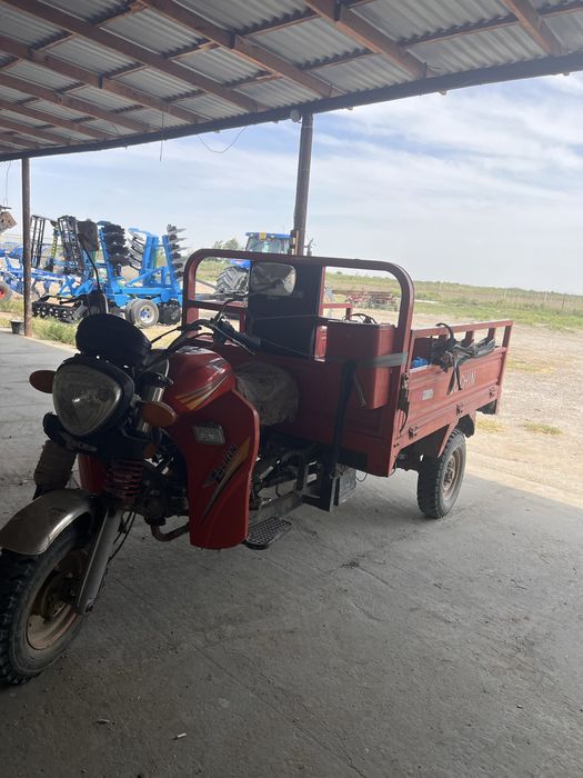 Lochin moto sotiladi
