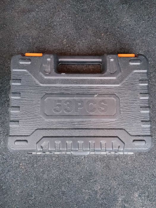 набор инструментов и ключей.