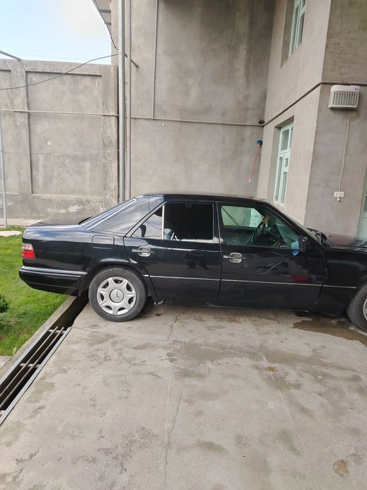 Mercedes benzin W124 srochna sotiladi