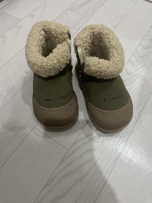 Продам новые ботинки для детей