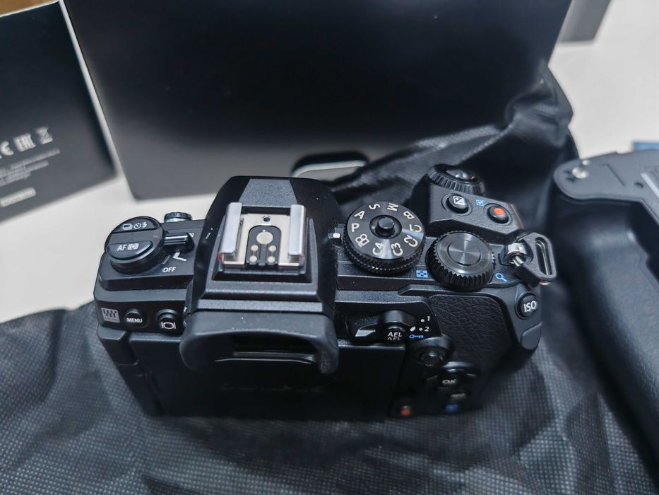 Camera Olympus OM-D E-M1 mark III Grip obiective 7-14 Pro 100-400is 75