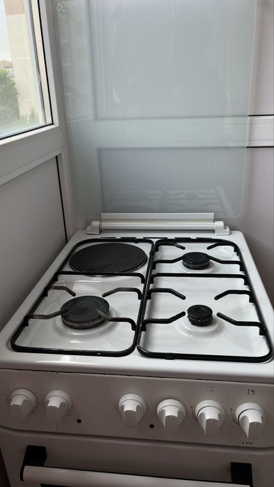 Продам газовую плиту