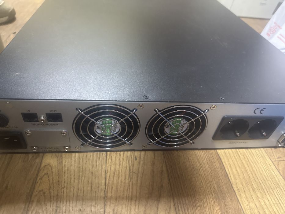 Источник бесперебойного питания svc rts-3kl-lcd