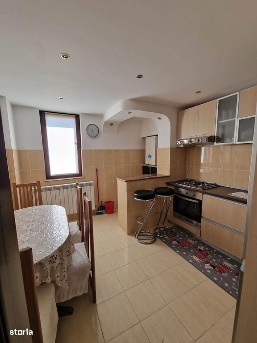 De inchiriat apartament cu 3 camere, decomandat, 2 bai si balcon