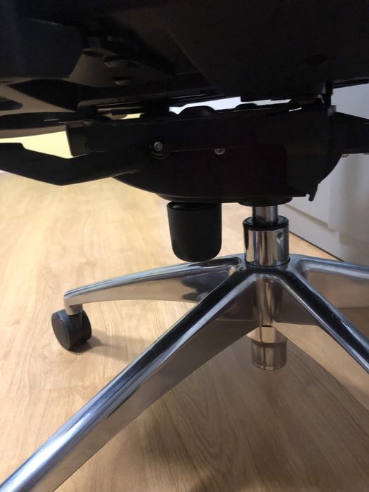 Модерен офис стол