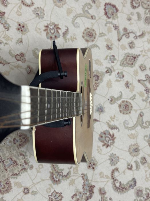 Акустическая гитара