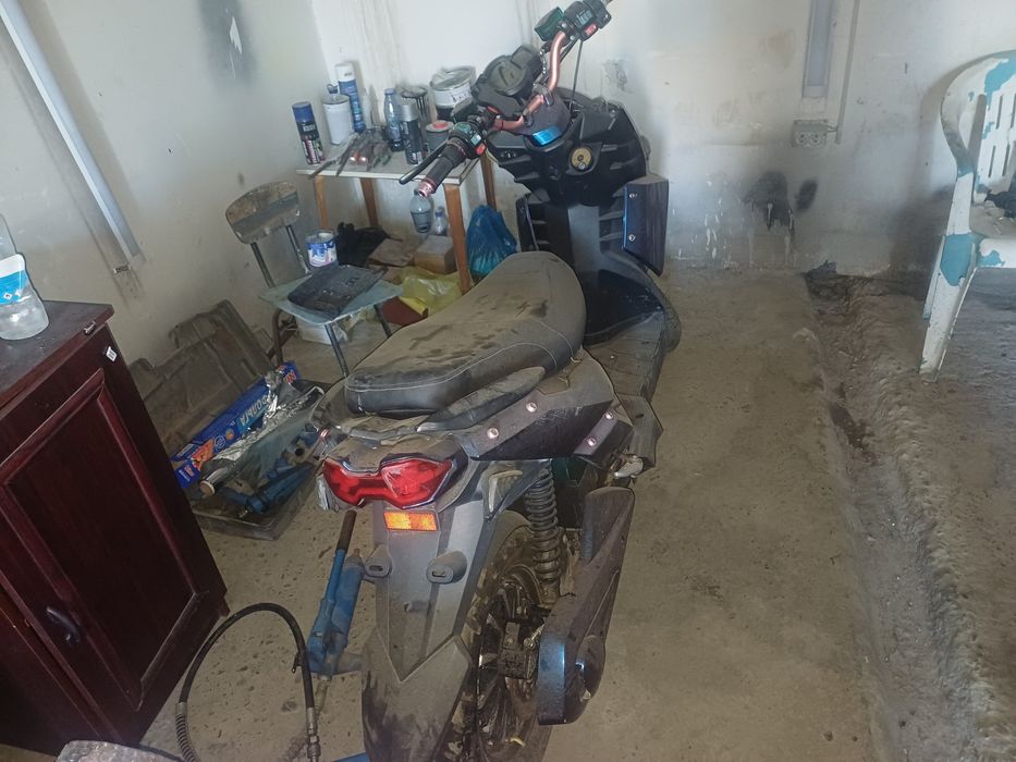 Электро скутер сотилади