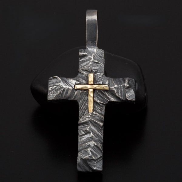 Сребърен кръст с релеф и златен акцент–талисман за вяра и духовна сила
