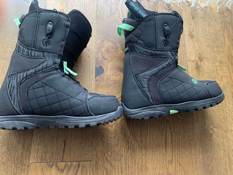 Boots Burton MINT