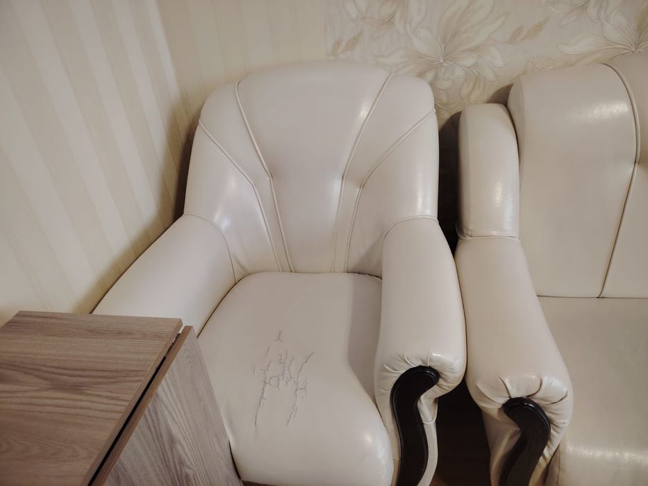 Продается диван два кресла