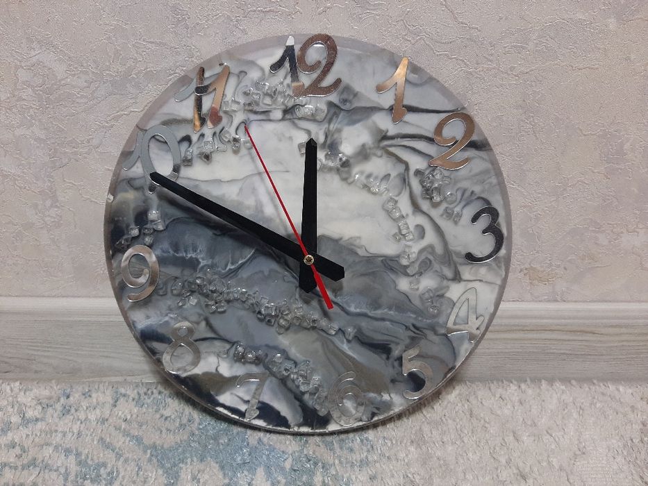 Часы ручной работы