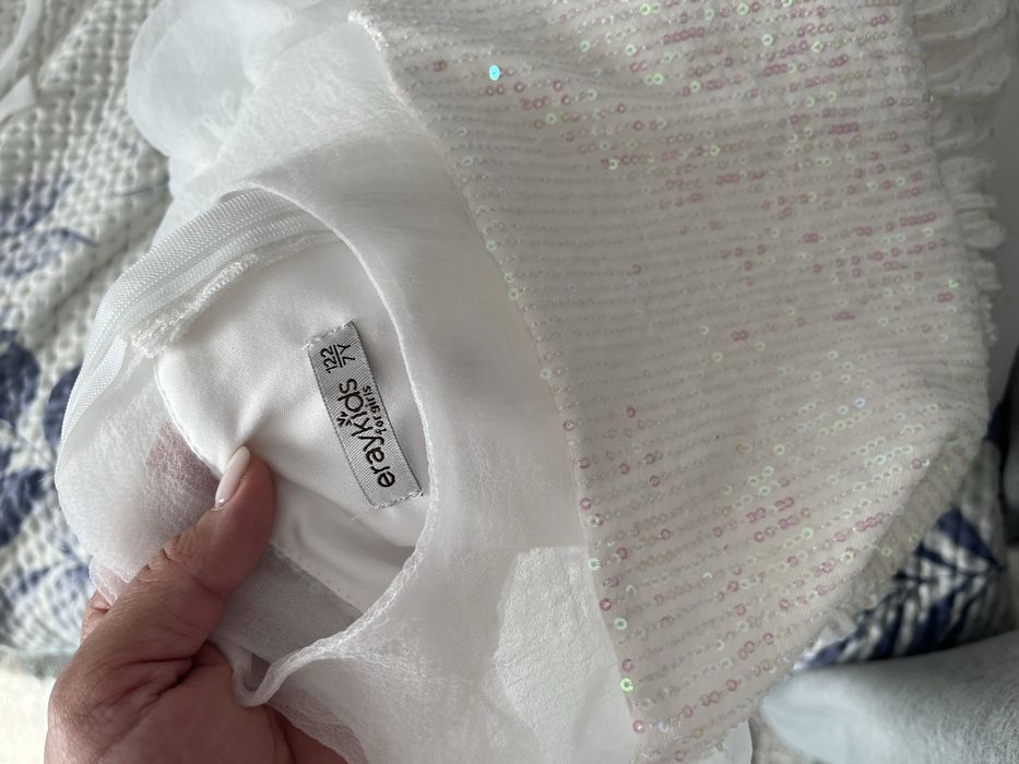 Продам нарядное платье 6-7лет