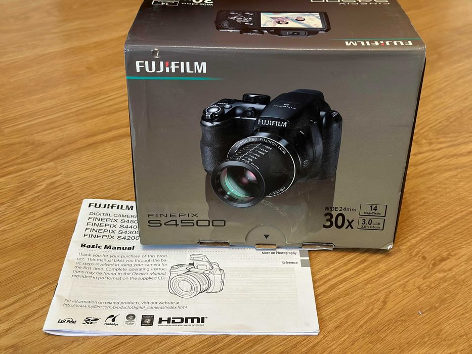 Fuji FinePix S4500 фотоапарат + подарък