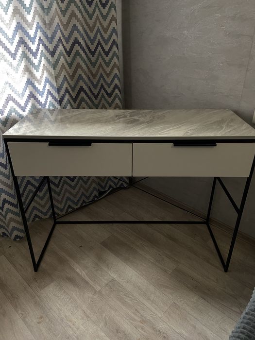 Прдам туалетный столик