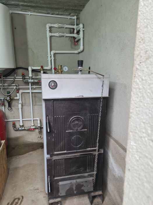 Vând centrală din fontă