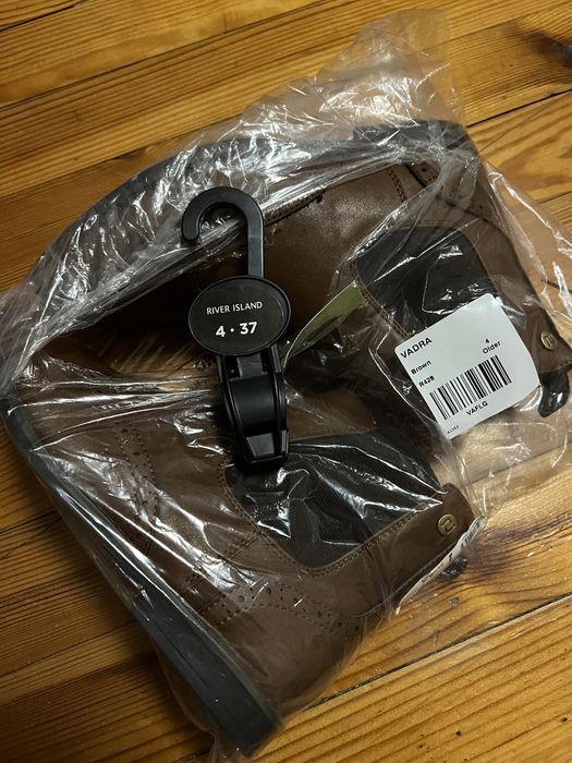 Два чифта нови боти