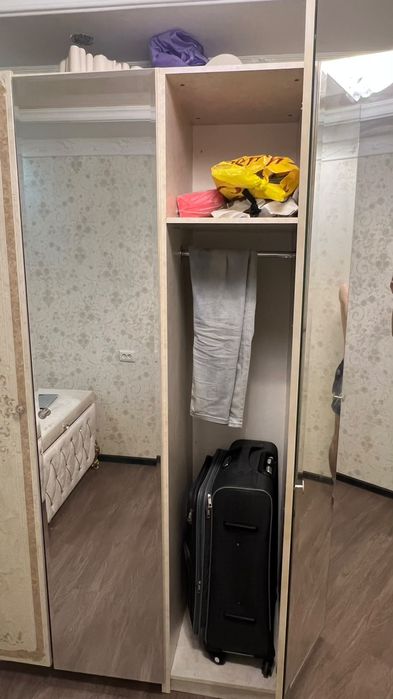 Продаются шкаф, камот