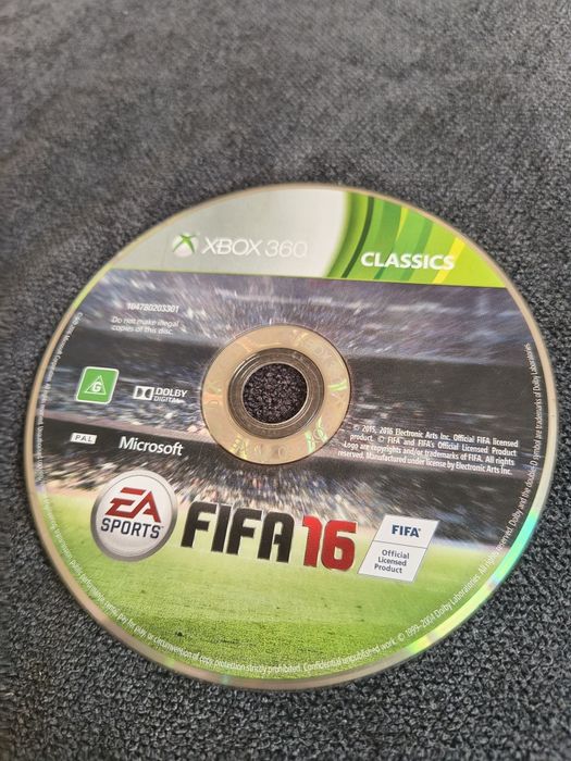 Vând pachet cu controler de Xbox 360 FIFA 16 și gta 5