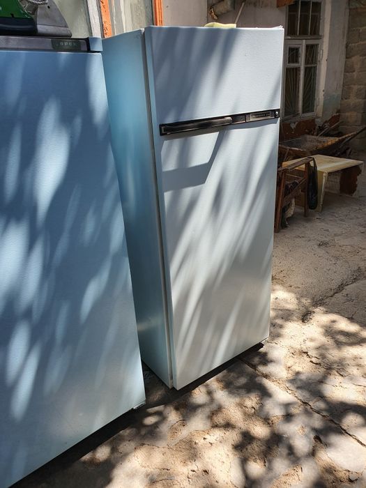 Прадаетса холодилник