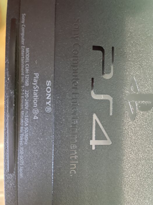 ПРОДАДЕН - Playstation 4, 1 TB (модел: CUH-1216B), с две игри