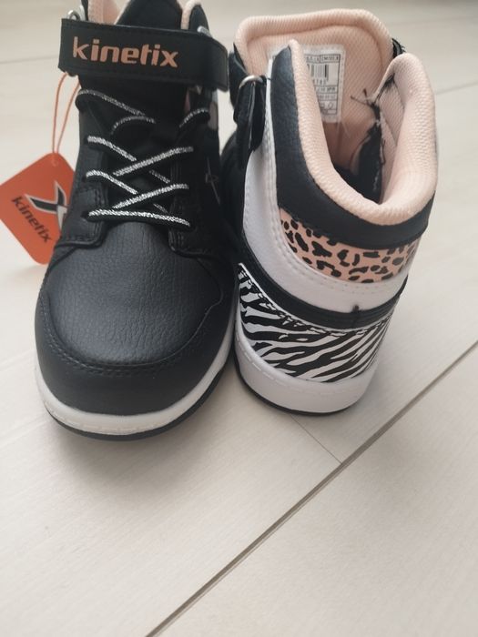 Nou! Vând ghete fete mărimea 32