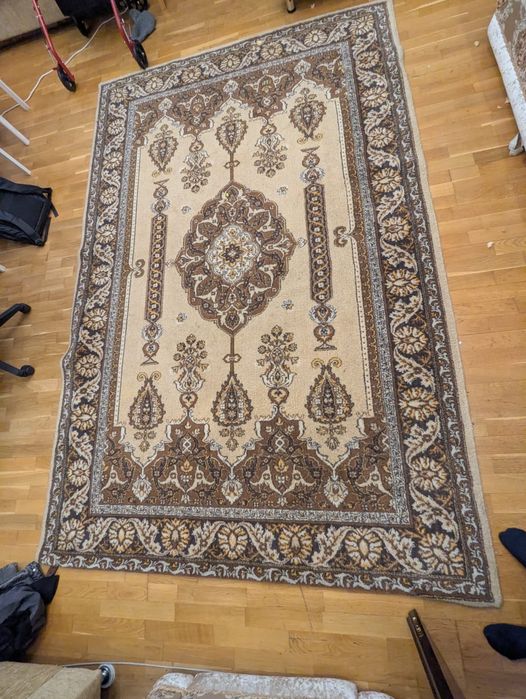 Ковер продается , чистая шерсть, висел на стене