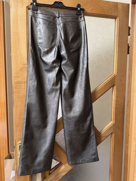 Pantaloni din piele ecologica