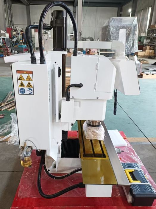 Нова фреза  UNIMARK с CNC управление по 3 оси . За работа със стомана.