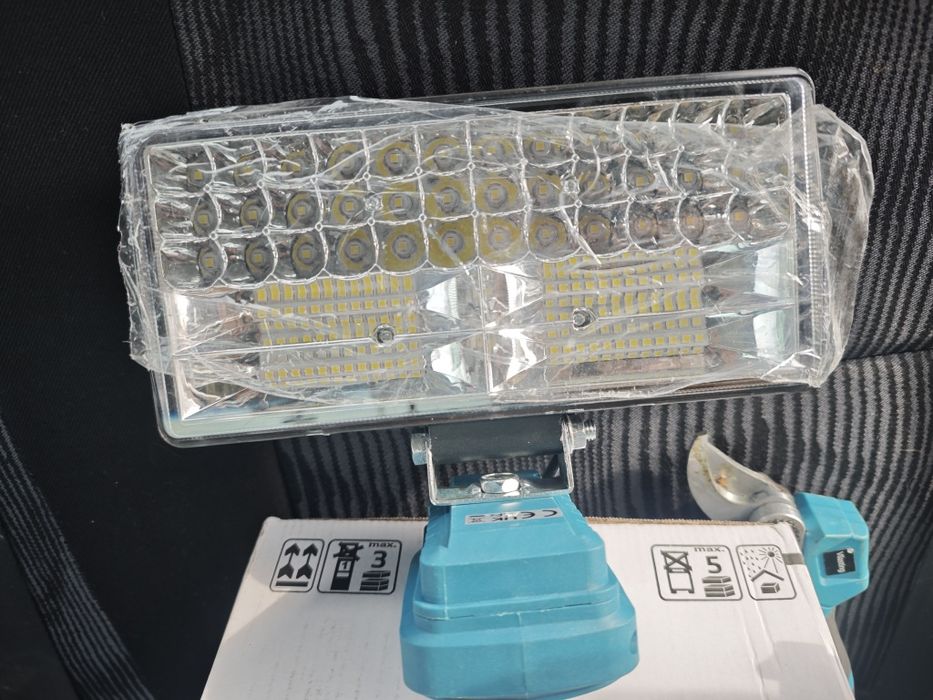 Lampa LED 8 inch, 90W, 5400LM compatibila ilă cu bateriile Makita