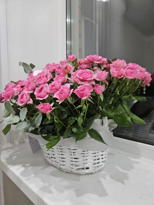 Корзина кустовых роз