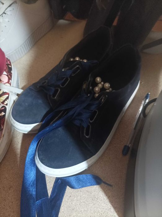 Обувки спортни и запазени