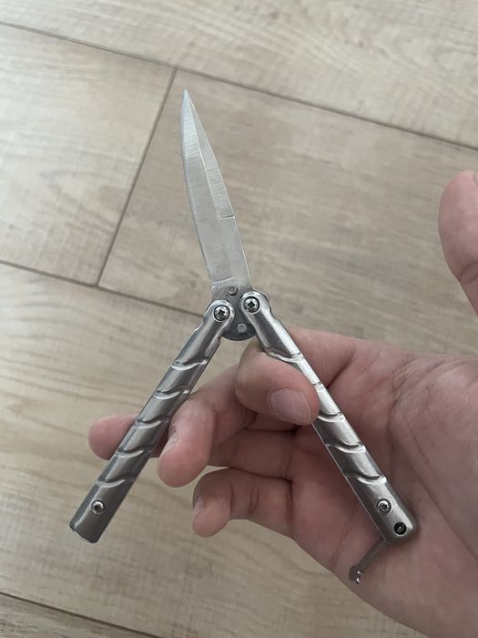 Срочна продам бабочка нож