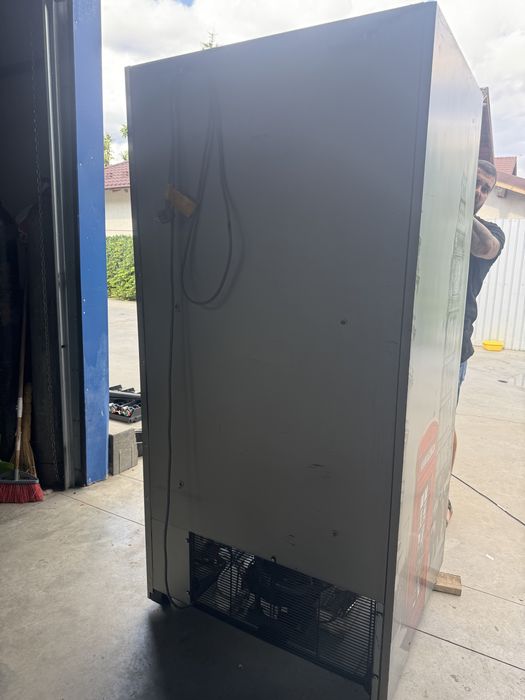 Automat vending vitrina automata snak sucuri si dulciuri