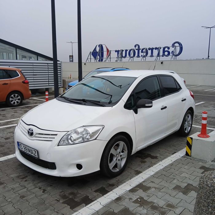 Vând Toyota Auris 1.4 benzină din 2011