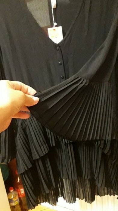 Bluza neagra cu pliuri