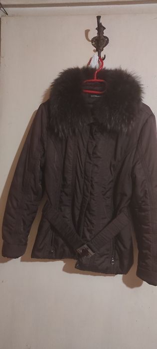 Продавам дамско яке.